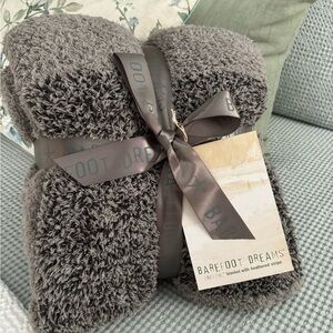 NWT Barefoot Dreams Throw Blanket